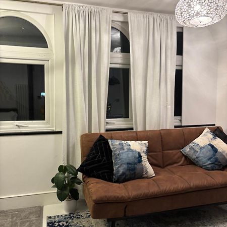 Newly Renovated Modern Studio Apartment In West Kensington London Exterior photo