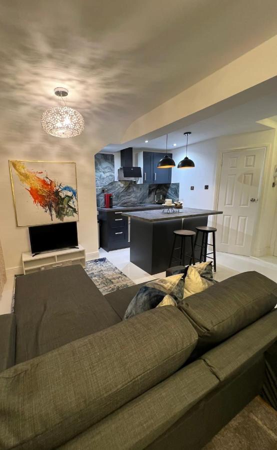 Newly Renovated Modern Studio Apartment In West Kensington London Exterior photo