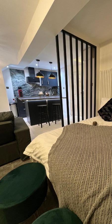 Newly Renovated Modern Studio Apartment In West Kensington London Exterior photo