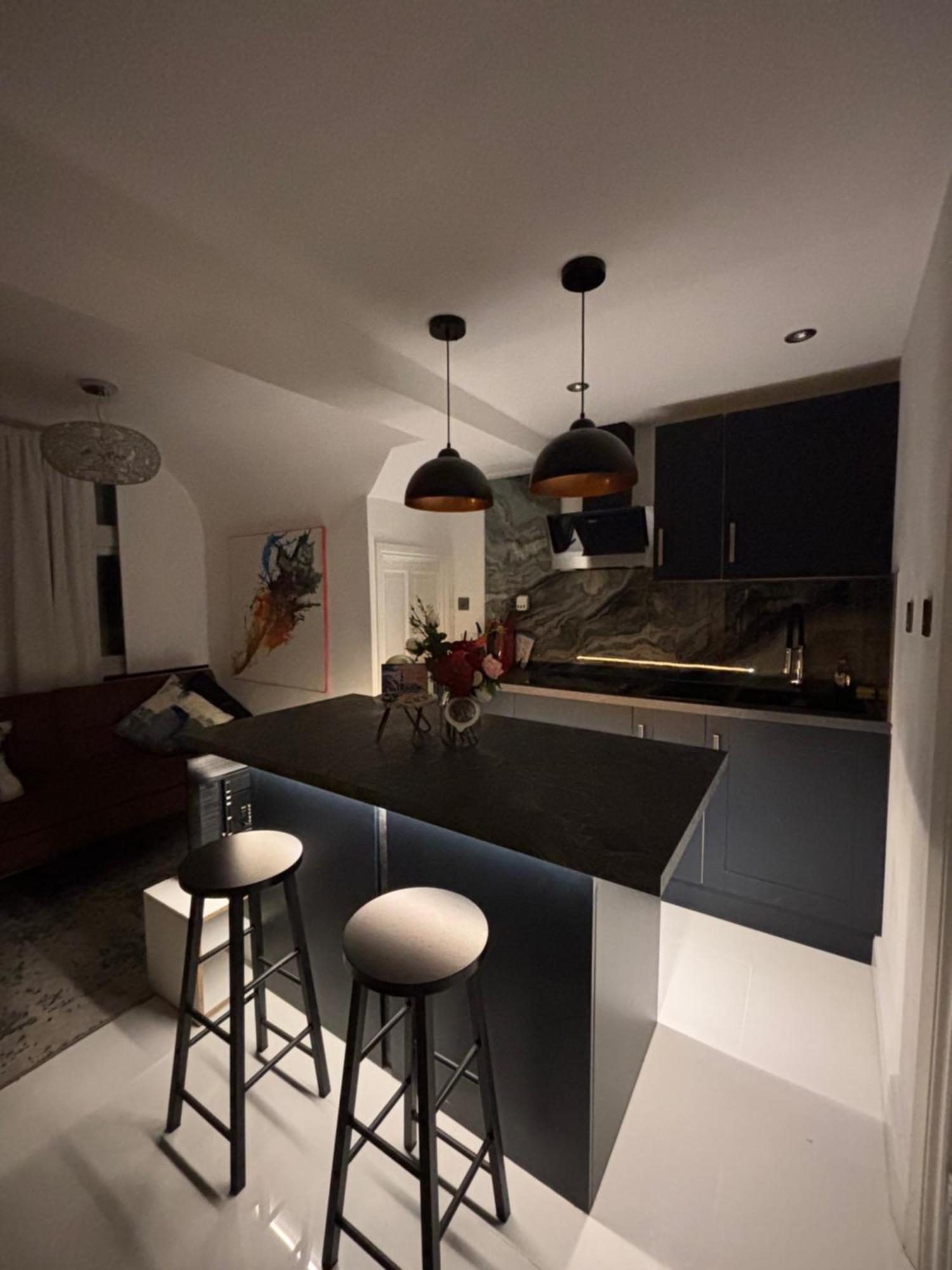 Newly Renovated Modern Studio Apartment In West Kensington London Exterior photo