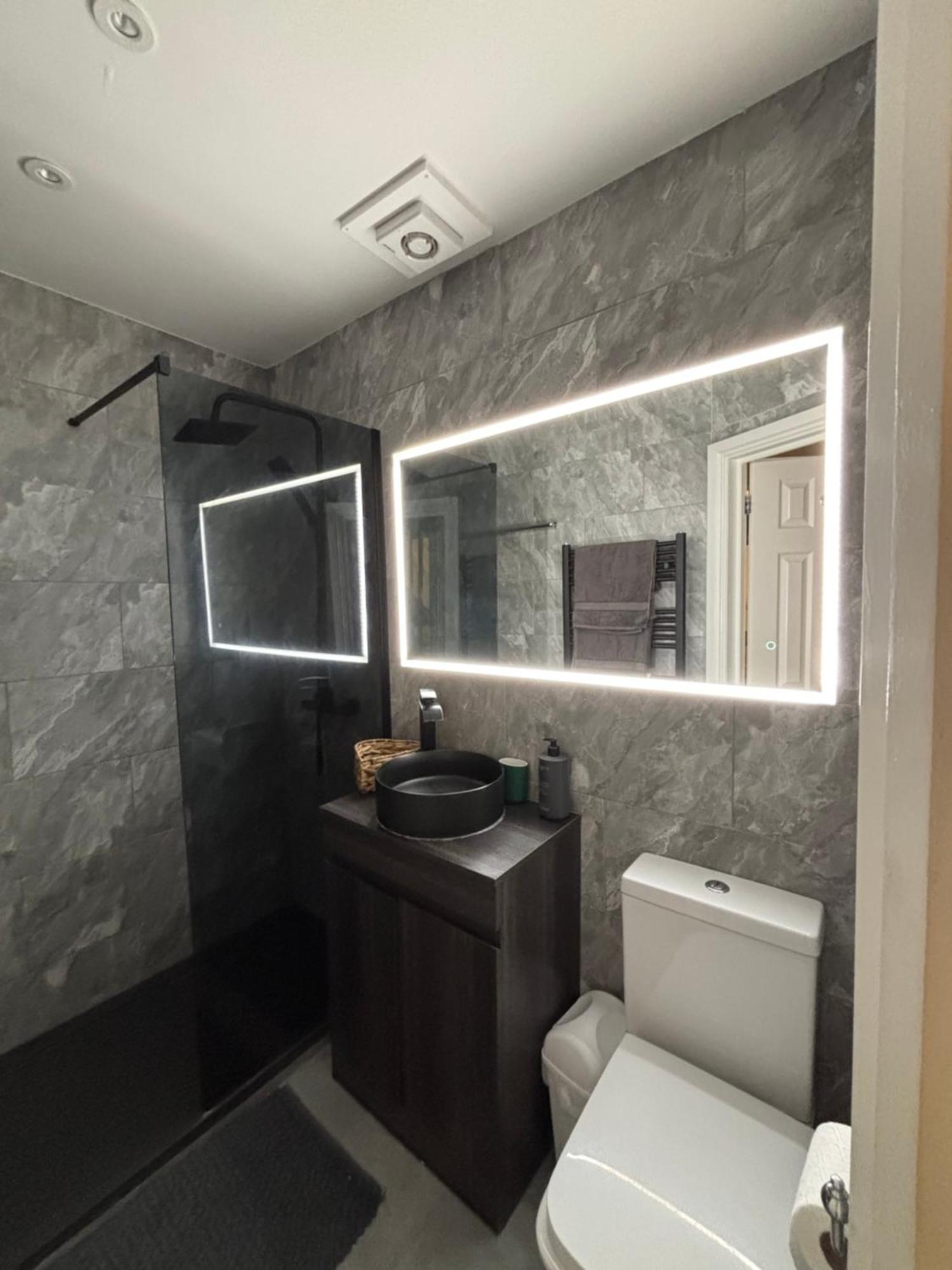 Newly Renovated Modern Studio Apartment In West Kensington London Exterior photo